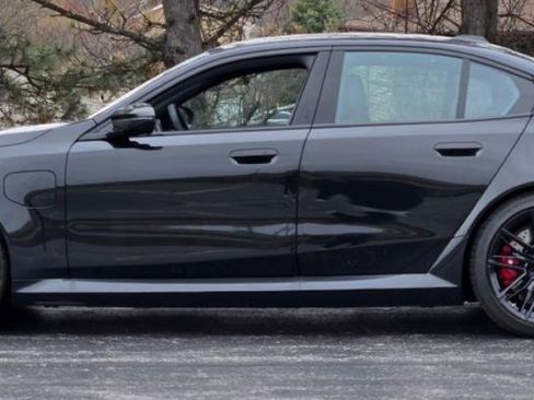 Used 2025 BMW M5 w/ Carbon Package image 2