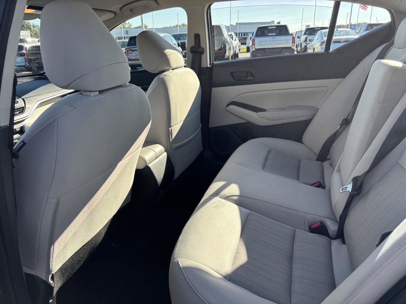 Used 2025 Nissan Altima 2.5 SV FWD image 17