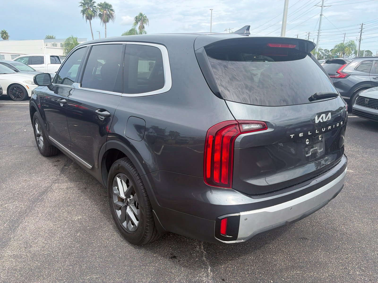 Used 2024 Kia Telluride LX FWD image 5