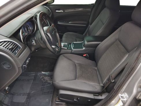 Used 2018 Chrysler 300 Touring w/ Driver Convenience Group image 14