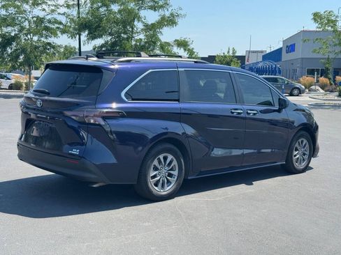 Used 2024 Toyota Sienna XLE w/ XLE Plus Package AWD/4WD image 7