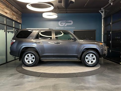 Used 2020 Toyota 4Runner SR5 Premium w/ Moonroof Package AWD/4WD image 2