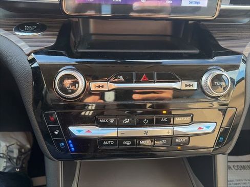 Used 2023 Ford Explorer Limited image 23