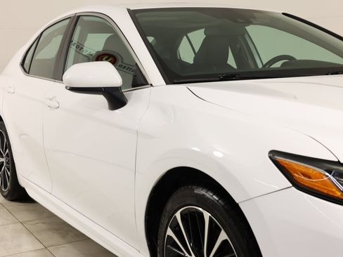 Used 2020 Toyota Camry SE image 38