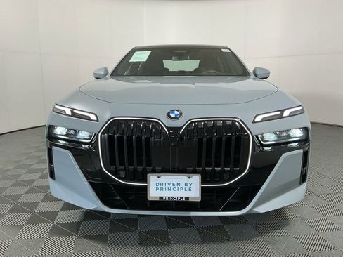 Certified 2025 BMW 740i w/ Premium Package RWD image 3