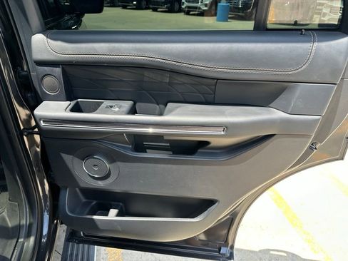 Used 2022 Ford Expedition Platinum AWD/4WD image 35