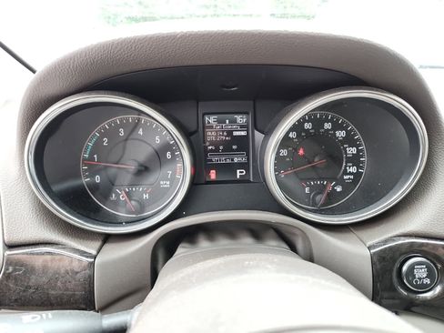 Used 2011 Jeep Grand Cherokee Laredo AWD/4WD image 9
