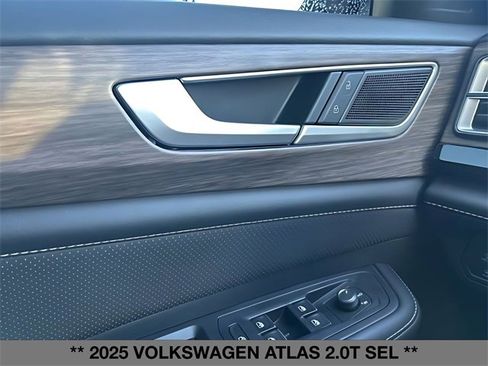 Used 2025 Volkswagen Atlas SEL image 21