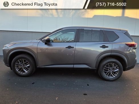 Used 2023 Nissan Rogue S image 3