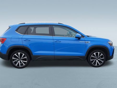 Used 2023 Volkswagen Taos SE w/ Panoramic Sunroof Package image 9