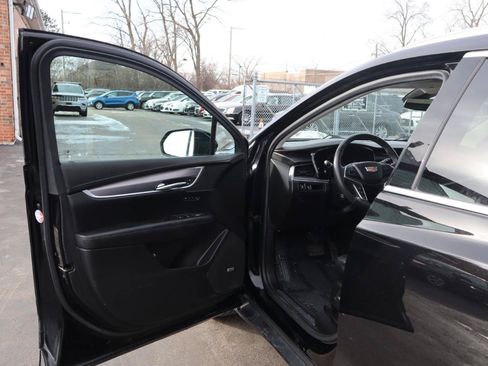 Used 2017 Cadillac XT5 Luxury w/ Driver Awareness Package FWD image 19