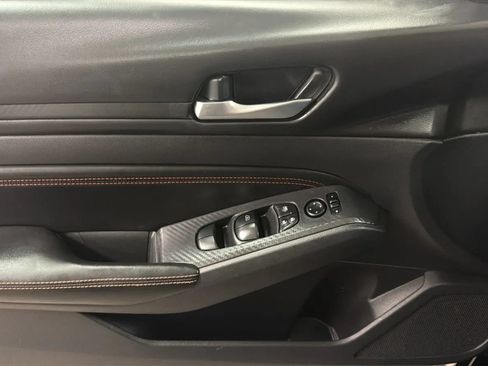 Used 2019 Nissan Altima 2.5 SR FWD image 17