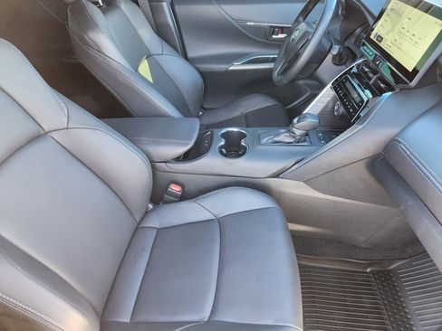 Used 2024 Toyota Venza Nightshade image 14