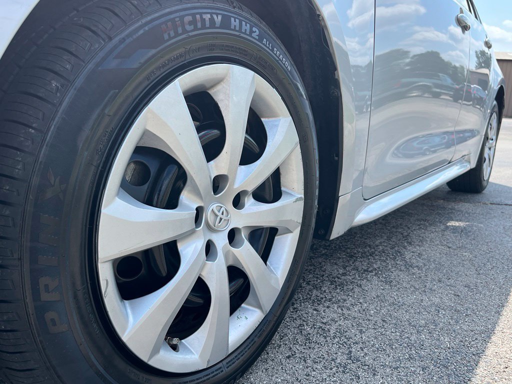 Used 2022 Toyota Corolla LE FWD image 15