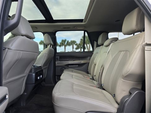 Used 2021 Ford Expedition Max Limited image 19