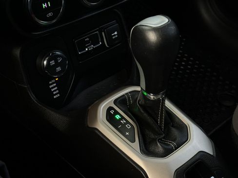 Used 2017 Jeep Renegade Trailhawk image 25