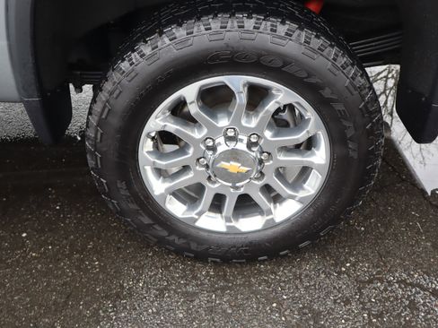 Used 2025 Chevrolet Silverado 2500 LTZ w/ LTZ Plus Package image 40