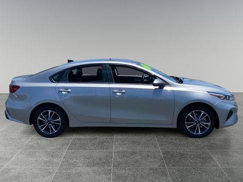 Used 2024 Kia Forte LXS w/ LXS Technology Package FWD image 6