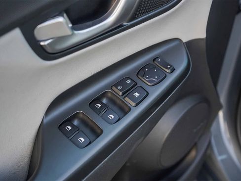 Used 2022 Hyundai Kona Limited image 17