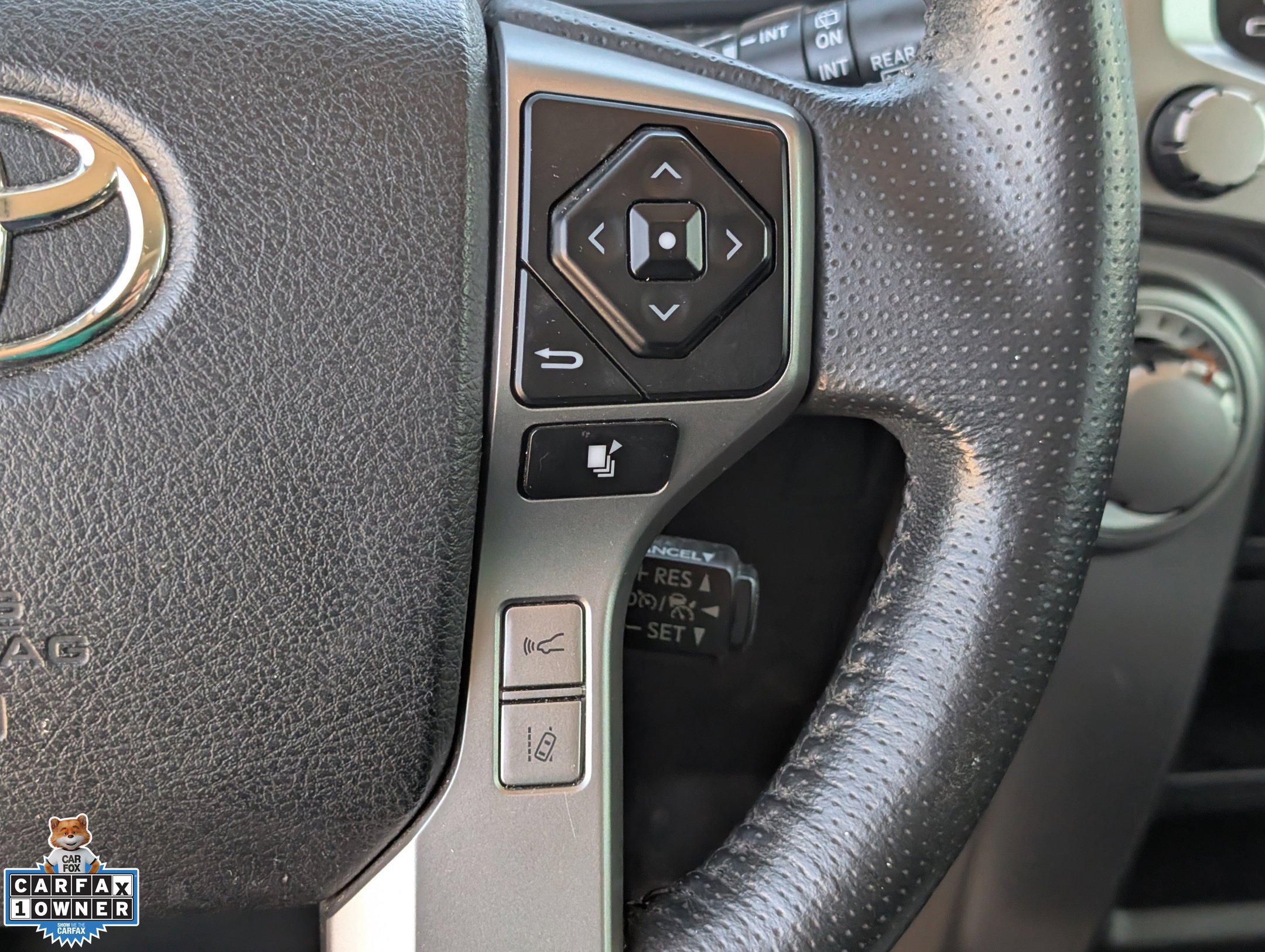 Used 2020 Toyota 4Runner SR5 Premium w/ Moonroof Package RWD image 27