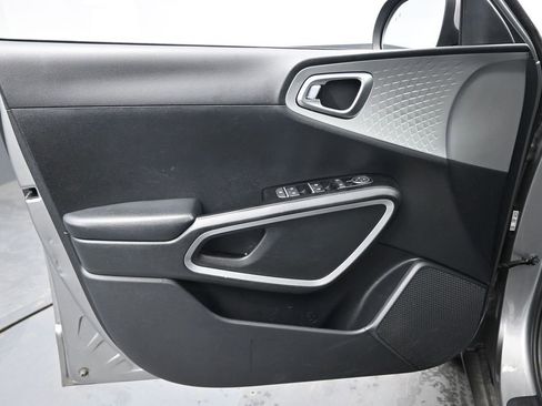 Used 2025 Kia Soul LX w/ LX Technology Package FWD image 23