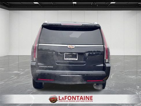 Used 2020 Cadillac Escalade Luxury image 4