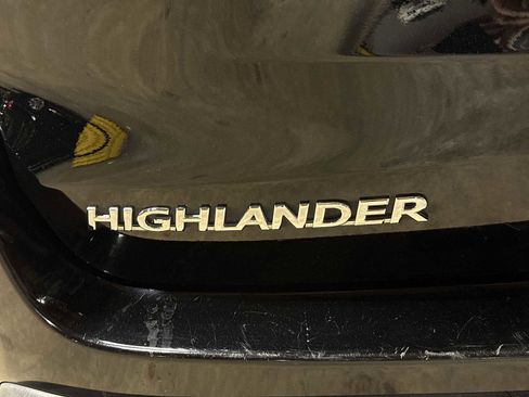 Certified 2019 Toyota Highlander XLE AWD/4WD image 28