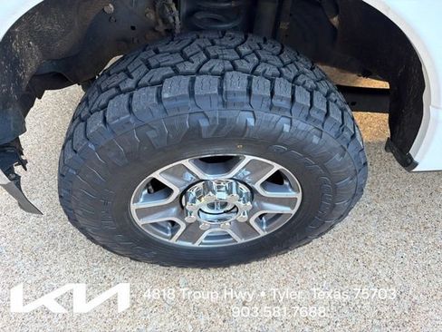 Used 2023 Ford F250 Lariat w/ FX4 Off-Road Package AWD/4WD image 4