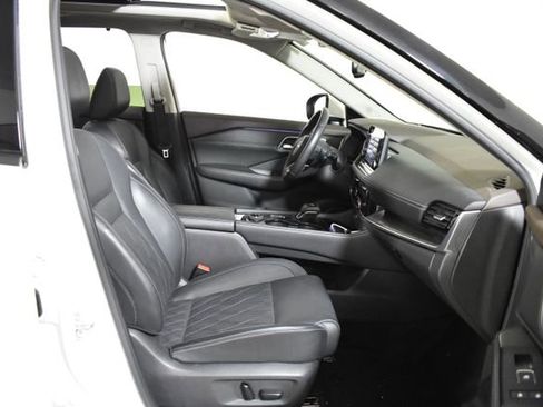 Used 2023 Nissan Rogue Platinum AWD/4WD image 32