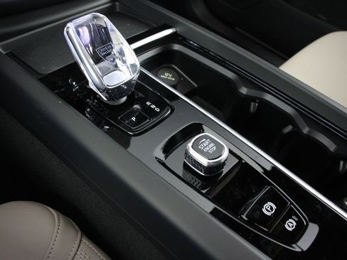 New 2026 Volvo XC60 T8 Plus w/ Protection Package Premier AWD/4WD image 7