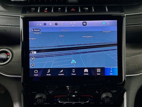 Used 2024 Jeep Grand Cherokee Limited w/ Black Appearance Package image 21