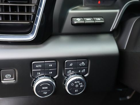 Used 2024 GMC Sierra 2500 Denali w/ Denali Reserve Package AWD/4WD image 14