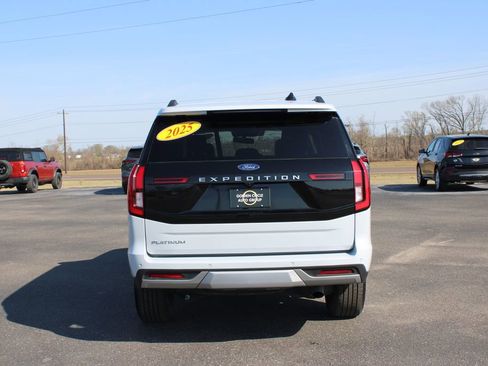 Used 2025 Ford Expedition Platinum image 8