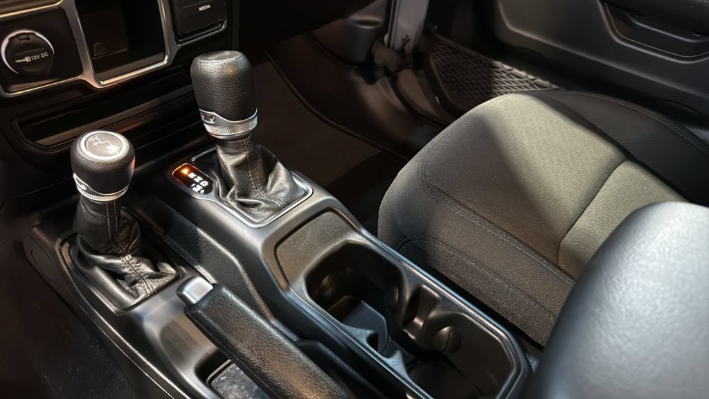 Used 2023 Jeep Wrangler Sport AWD/4WD image 23