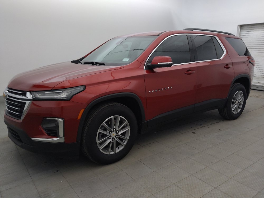 Used 2023 Chevrolet Traverse LT FWD image 2