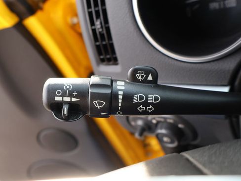 Used 2004 Chevrolet SSR w/ Preferred Equipment Group image 32