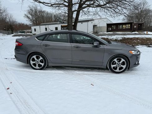 Used 2013 Ford Fusion SE image 4