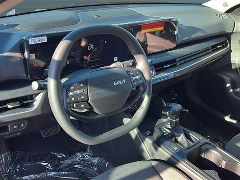 New 2025 Kia K4 LXS image 9