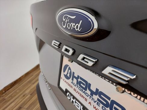 Used 2022 Ford Edge Titanium AWD/4WD image 12