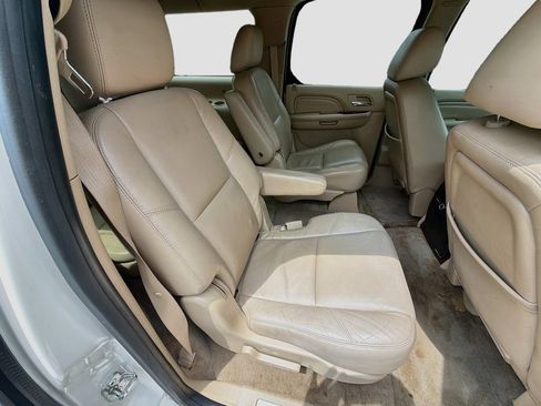 Used 2011 Cadillac Escalade ESV Premium RWD image 34