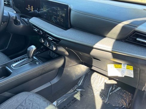 Certified 2025 Nissan Kicks SV image 28