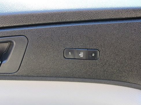 Used 2012 GMC Acadia Denali image 31