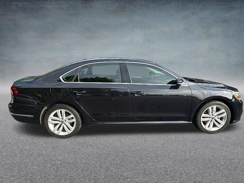Used 2018 Volkswagen Passat 2.0T SE FWD image 30