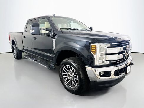 Used 2019 Ford F350 Lariat w/ Lariat Value Package AWD/4WD image 3