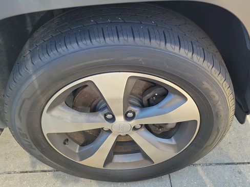 Used 2020 Jeep Cherokee Limited image 8