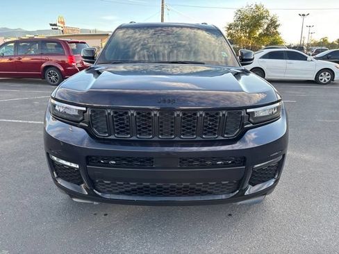 Used 2024 Jeep Grand Cherokee L Limited w/ Black Appearance Package AWD/4WD image 9
