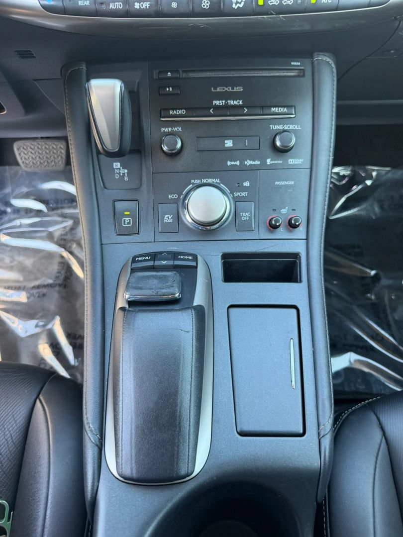 Used 2015 Lexus CT 200h w/ Navigation Package FWD image 28