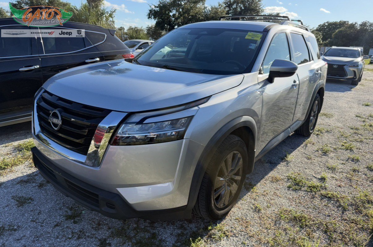Used 2022 Nissan Pathfinder SV AWD/4WD image 1