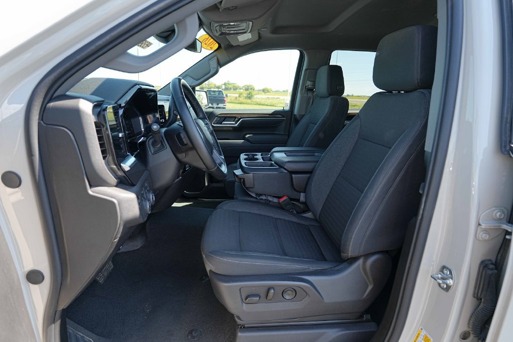 Used 2026 Chevrolet Silverado 1500 RST AWD/4WD image 18