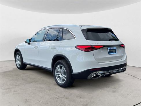 Used 2025 Mercedes-Benz GLC 300 4MATIC image 3